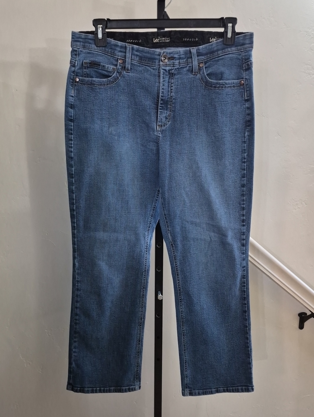 Lee Women's Straight Leg Jeans in Medium Blue Size 16 Petite